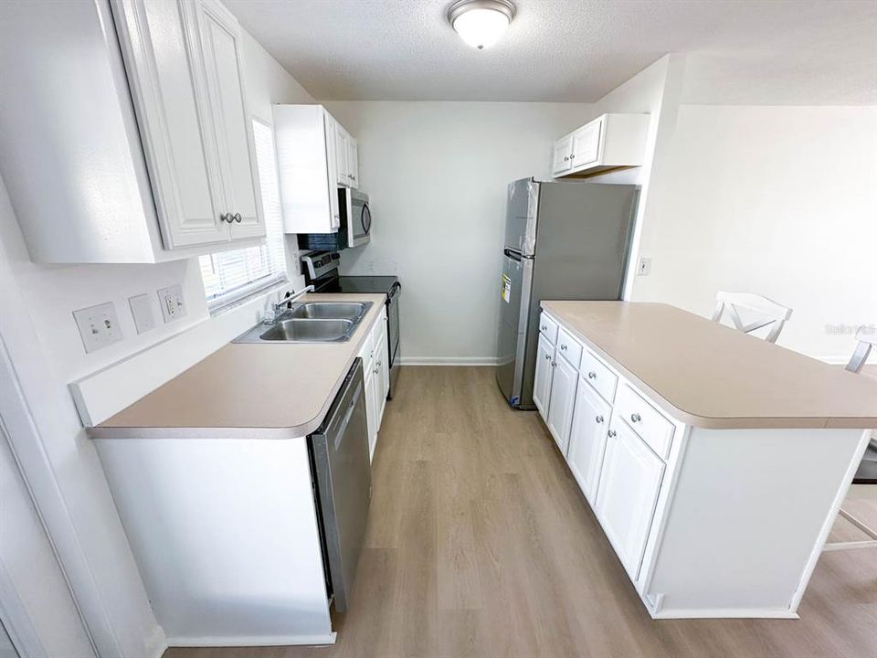 For Sale: $149,800 (2 beds, 2 baths, 858 Square Feet)