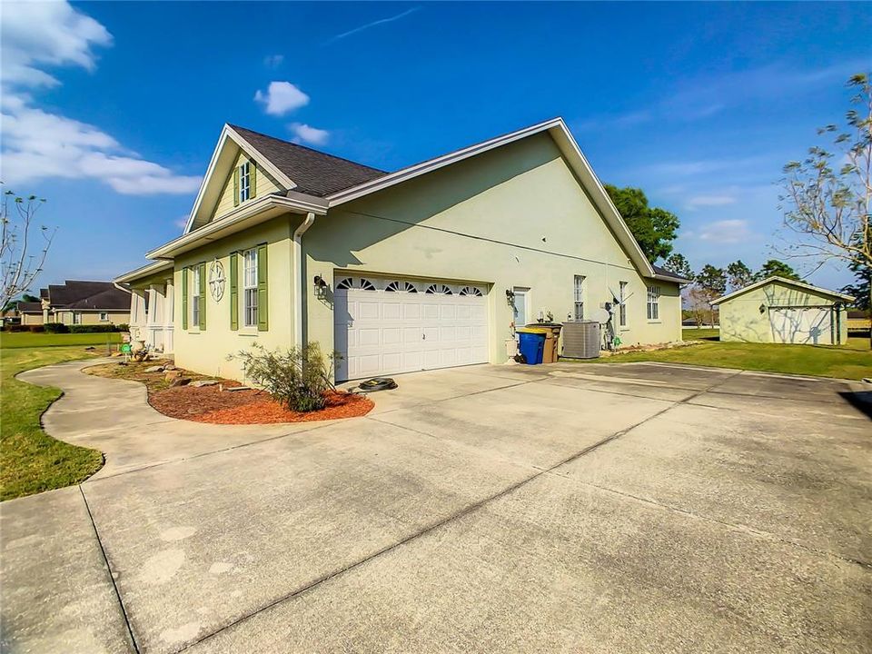 For Sale: $569,000 (3 beds, 2 baths, 2877 Square Feet)