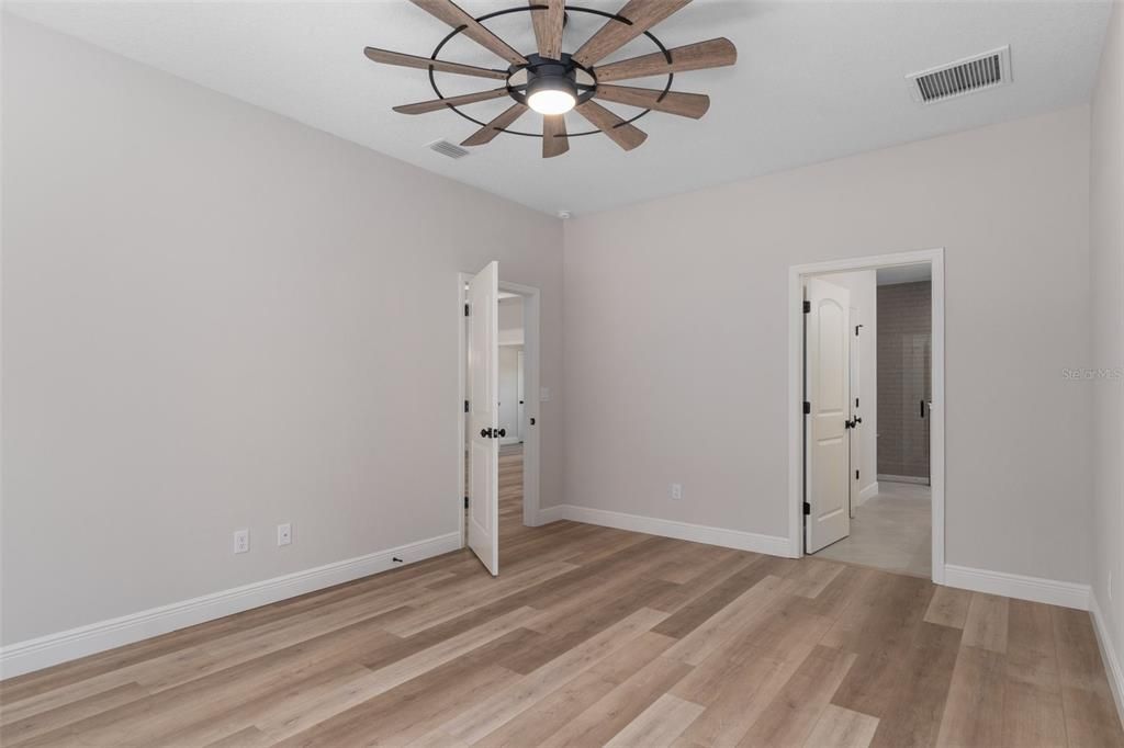 Active With Contract: $368,500 (3 beds, 2 baths, 1729 Square Feet)