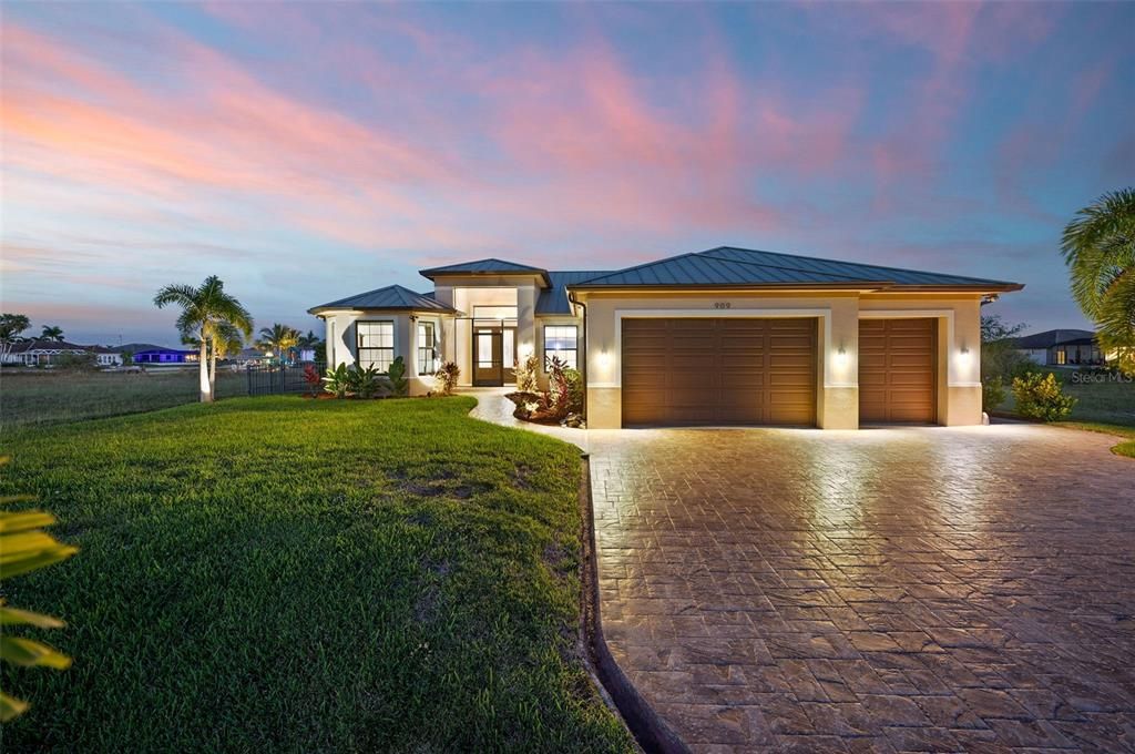 Paver Driveway, Huge oversized 3 car garage