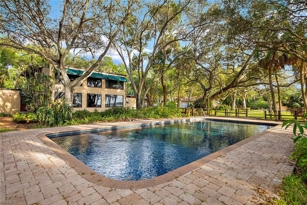 Recently Sold: $2,375,000 (3 beds, 2 baths, 3298 Square Feet)