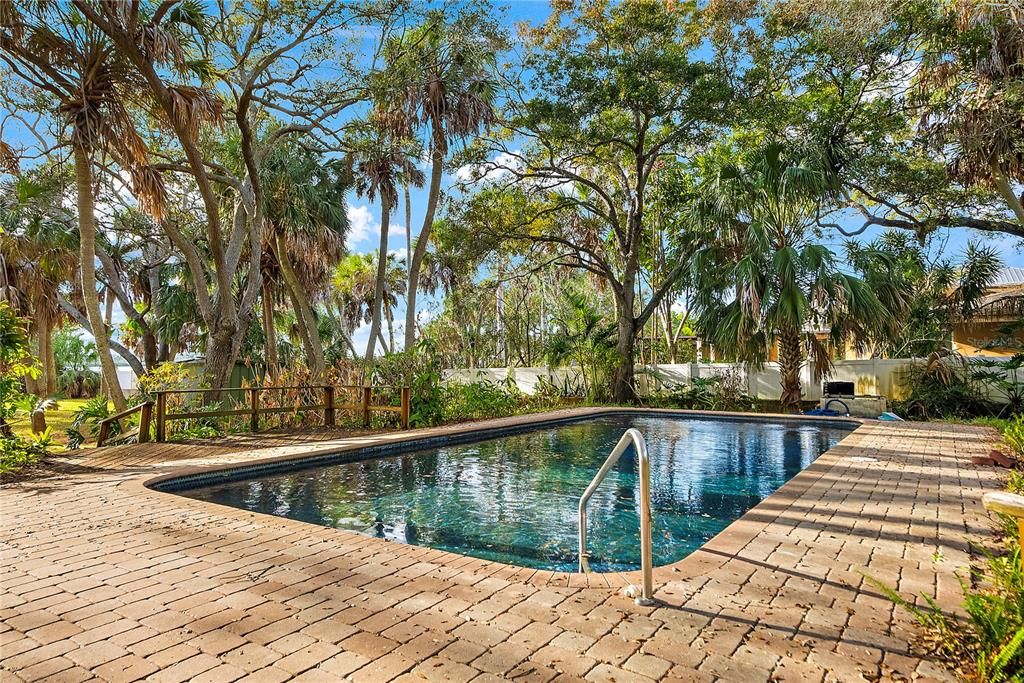 Recently Sold: $2,375,000 (3 beds, 2 baths, 3298 Square Feet)