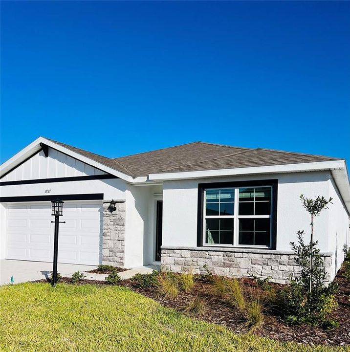 Recently Sold: $469,990 (4 beds, 2 baths, 1828 Square Feet)