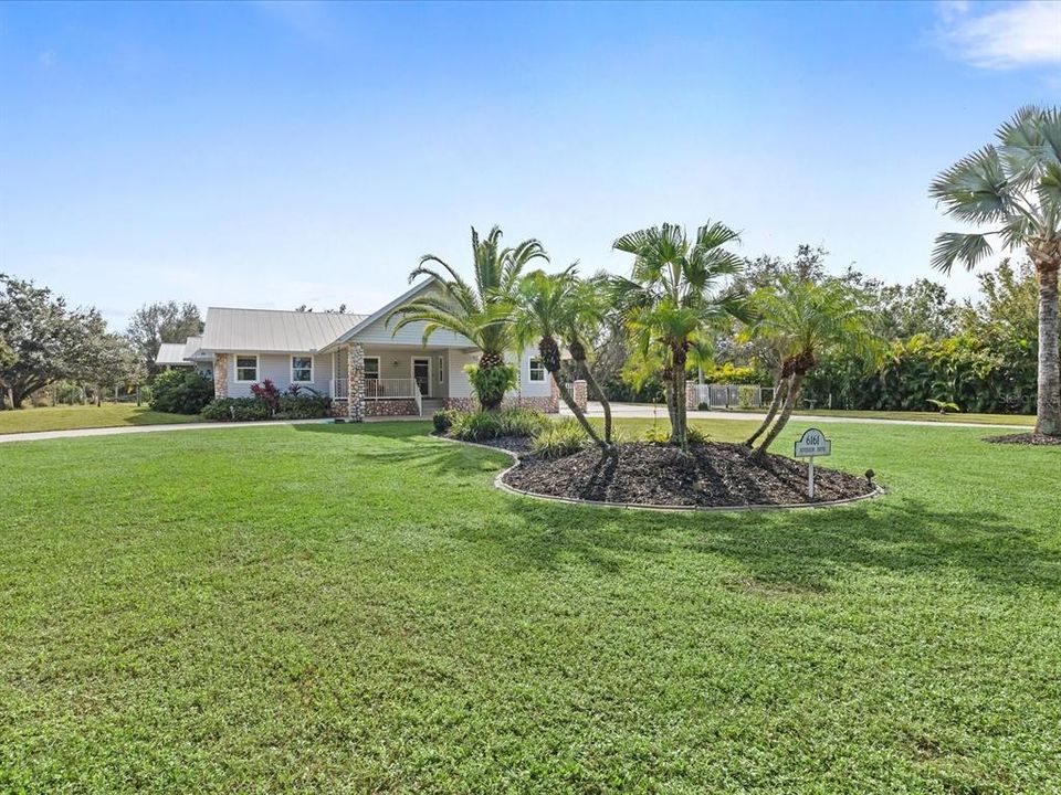 For Sale: $795,000 (3 beds, 3 baths, 2346 Square Feet)