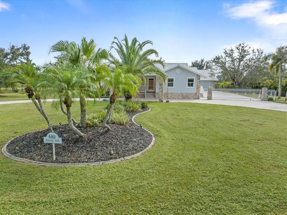 For Sale: $795,000 (3 beds, 3 baths, 2346 Square Feet)