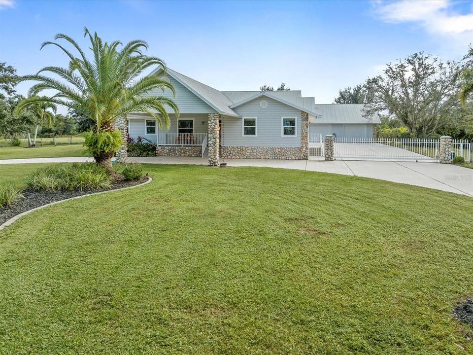 For Sale: $795,000 (3 beds, 3 baths, 2346 Square Feet)