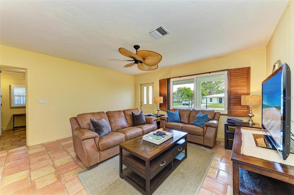 For Sale: $779,000 (2 beds, 2 baths, 1574 Square Feet)