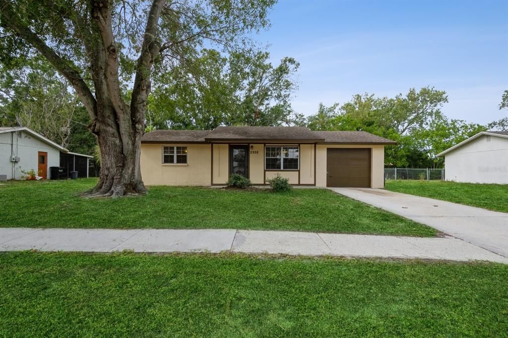 Recently Sold: $315,000 (2 beds, 1 baths, 744 Square Feet)
