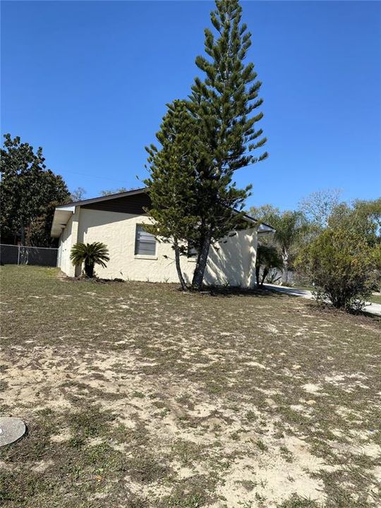 Active With Contract: $220,000 (3 beds, 2 baths, 1352 Square Feet)