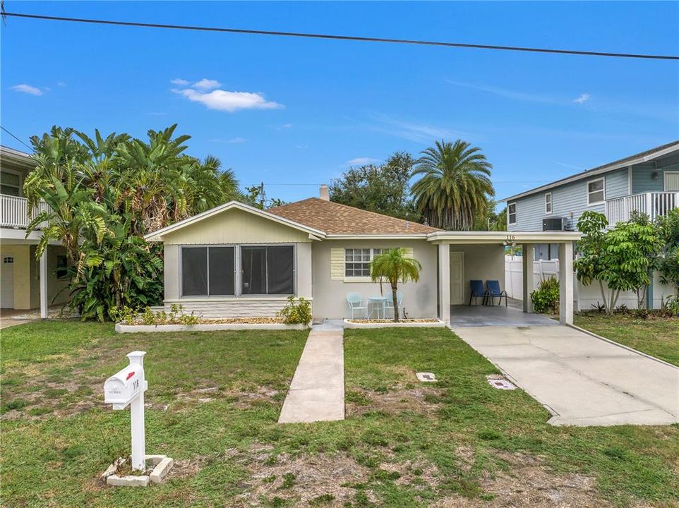 Recently Sold: $629,999 (2 beds, 1 baths, 839 Square Feet)