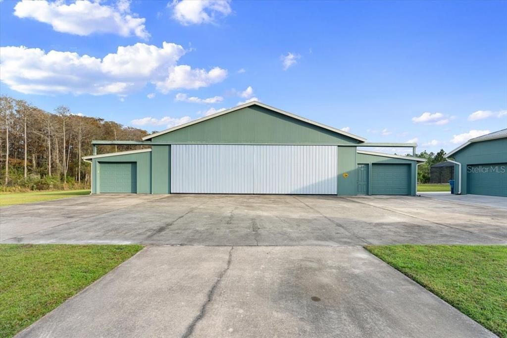 50 x 80 hanger with 2 car garages