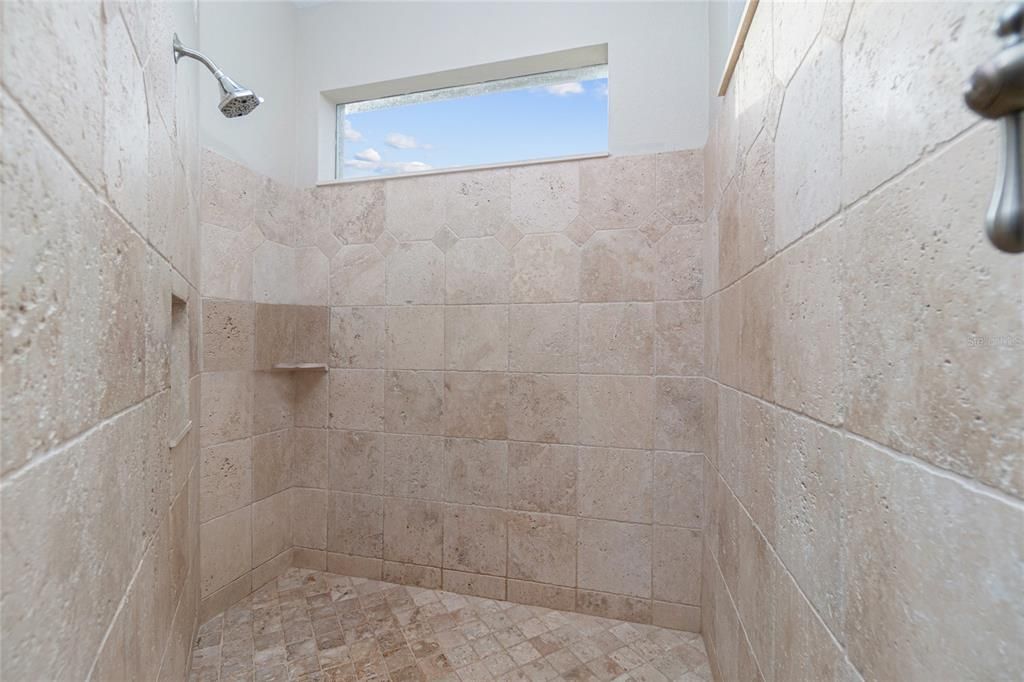 最近售出: $789,500 (3 贝兹, 2 浴室, 2296 平方英尺)