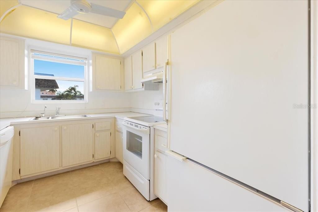 Active With Contract: $149,900 (2 beds, 2 baths, 1134 Square Feet)