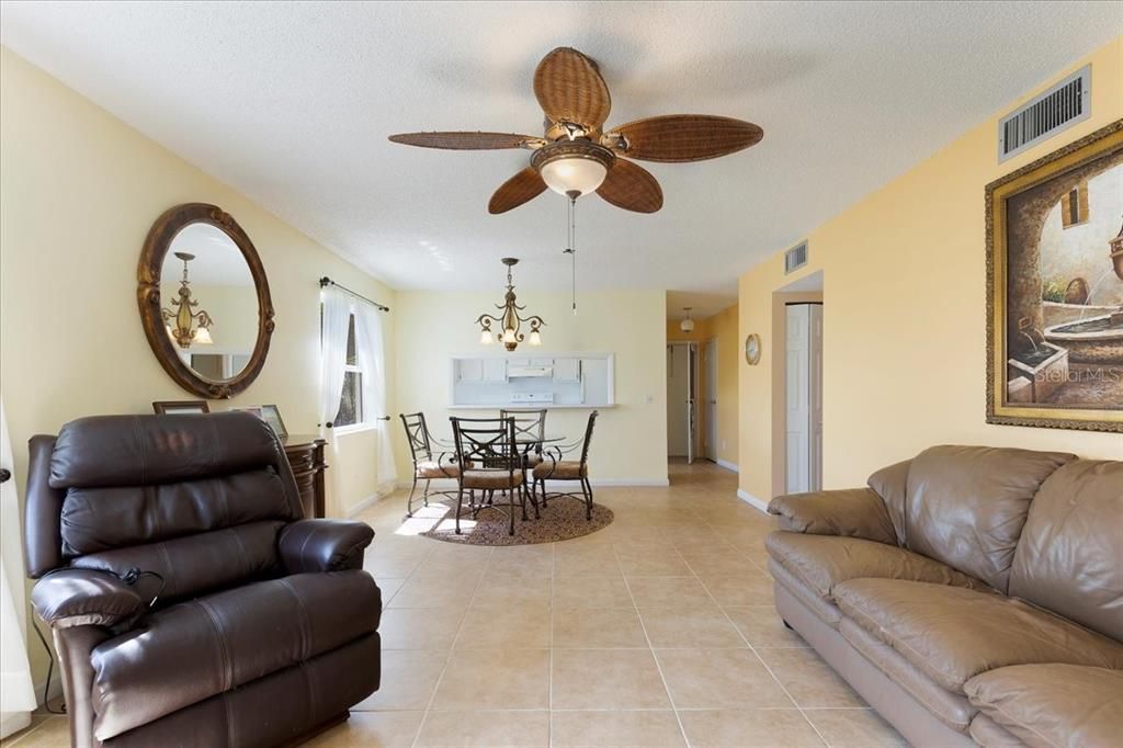 Active With Contract: $149,900 (2 beds, 2 baths, 1134 Square Feet)