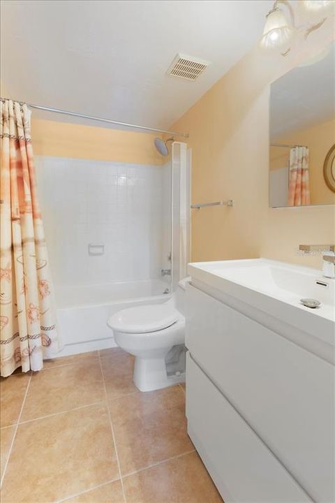 Active With Contract: $149,900 (2 beds, 2 baths, 1134 Square Feet)