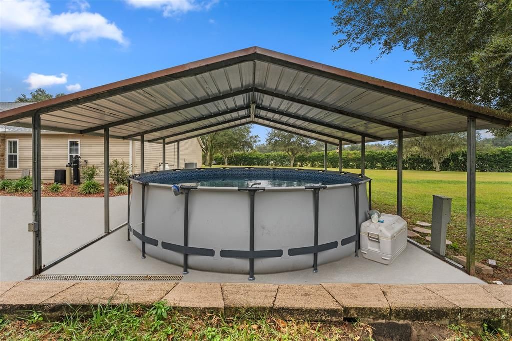 Above ground pool