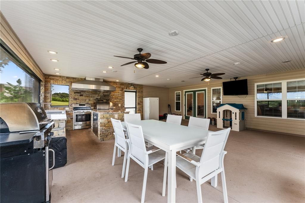 Enormous screened-in patio area