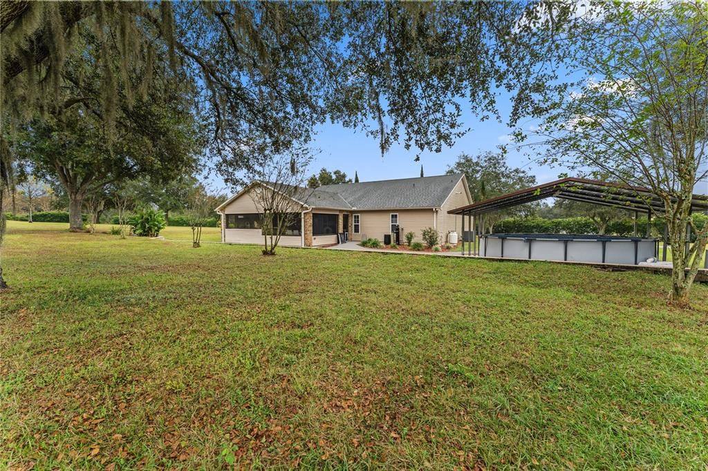 Large covered carport & above ground pool