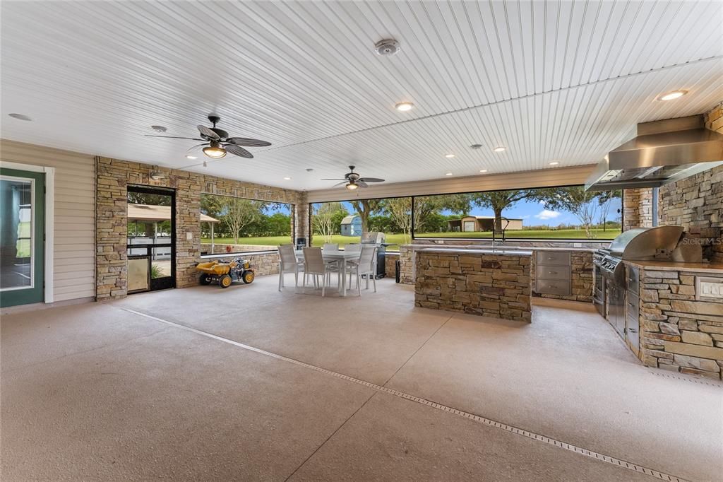26x26 covered patio & outdoor kitchen