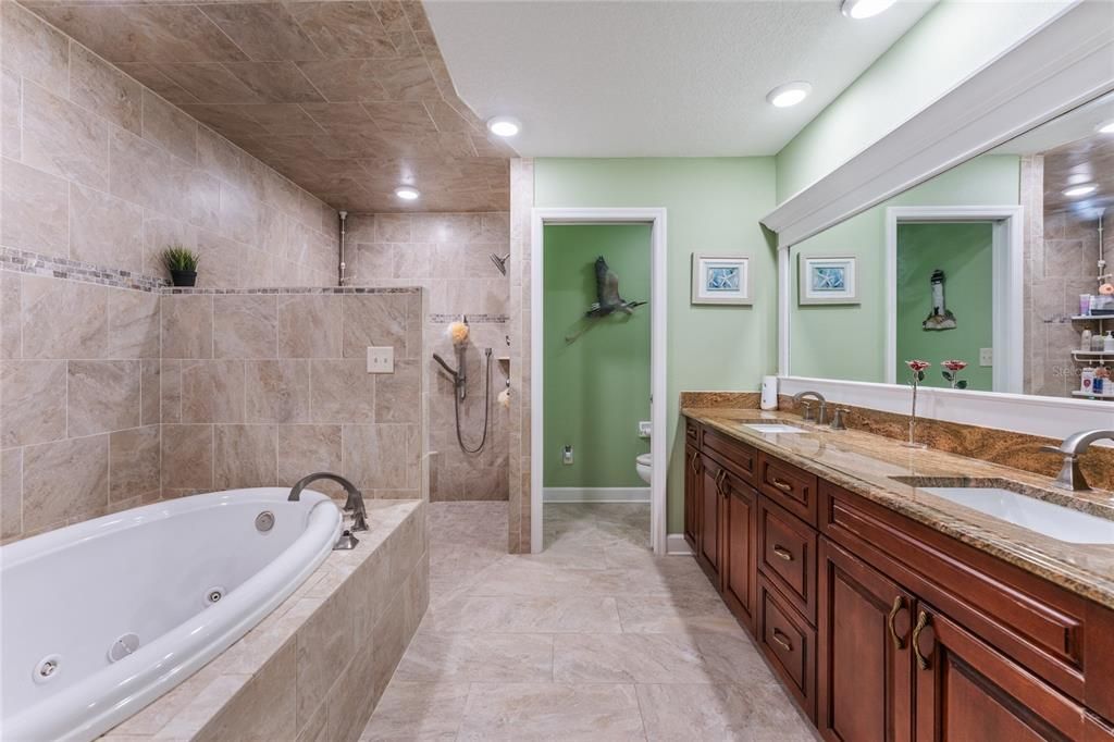 Large En-suite bathroom with double sinks