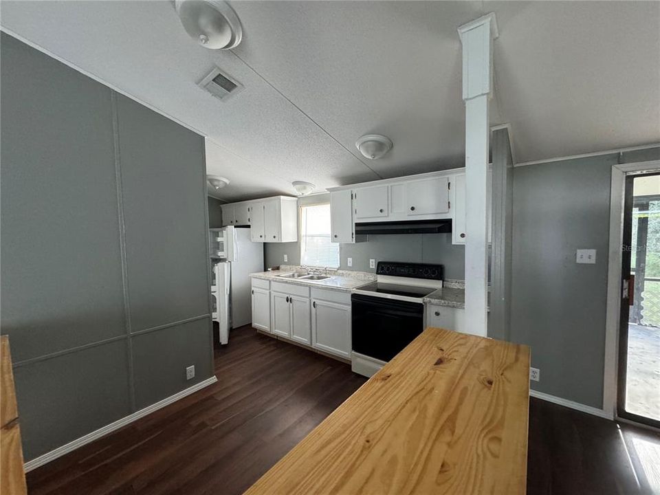 Active With Contract: $169,000 (3 beds, 2 baths, 1152 Square Feet)