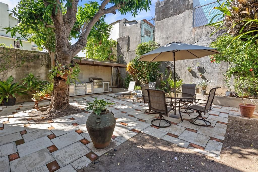 Active With Contract: $970,000 (4 beds, 2 baths, 2741 Square Feet)