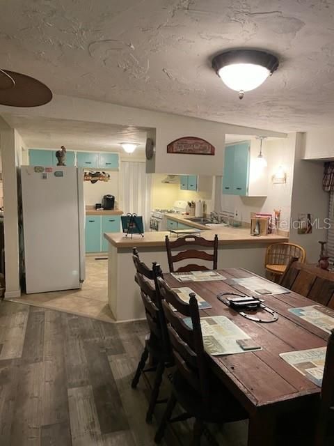 For Rent: $2,000 (2 beds, 2 baths, 900 Square Feet)