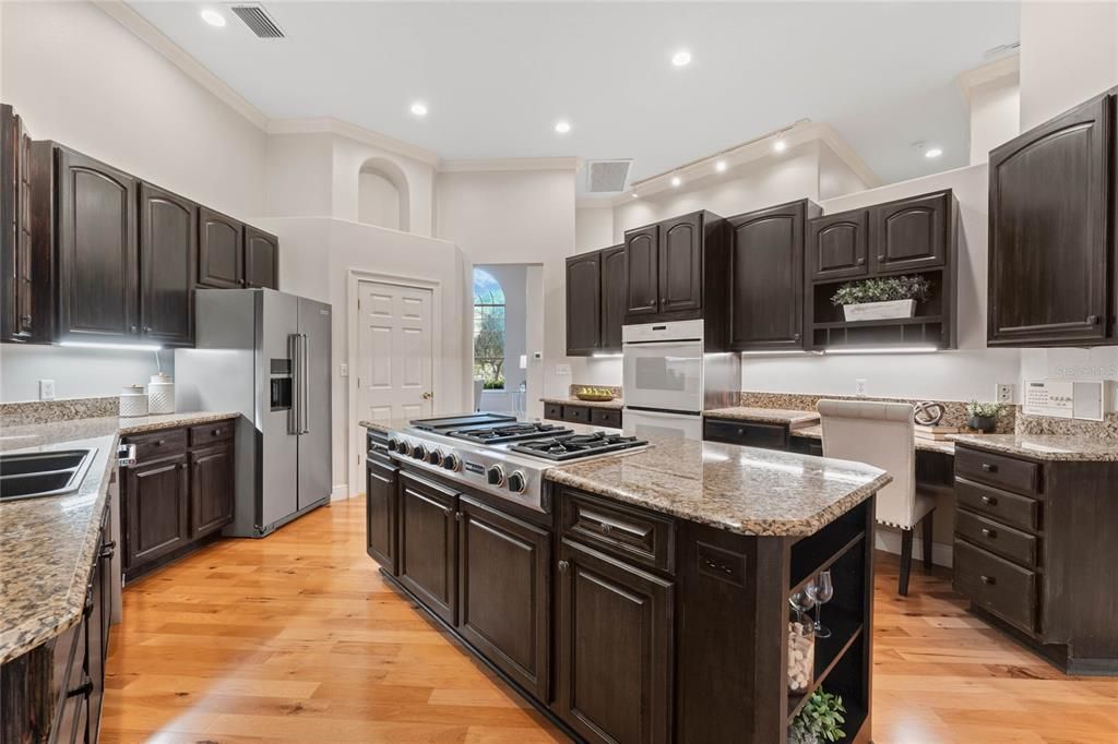 Recently Sold: $1,075,000 (5 beds, 4 baths, 5259 Square Feet)