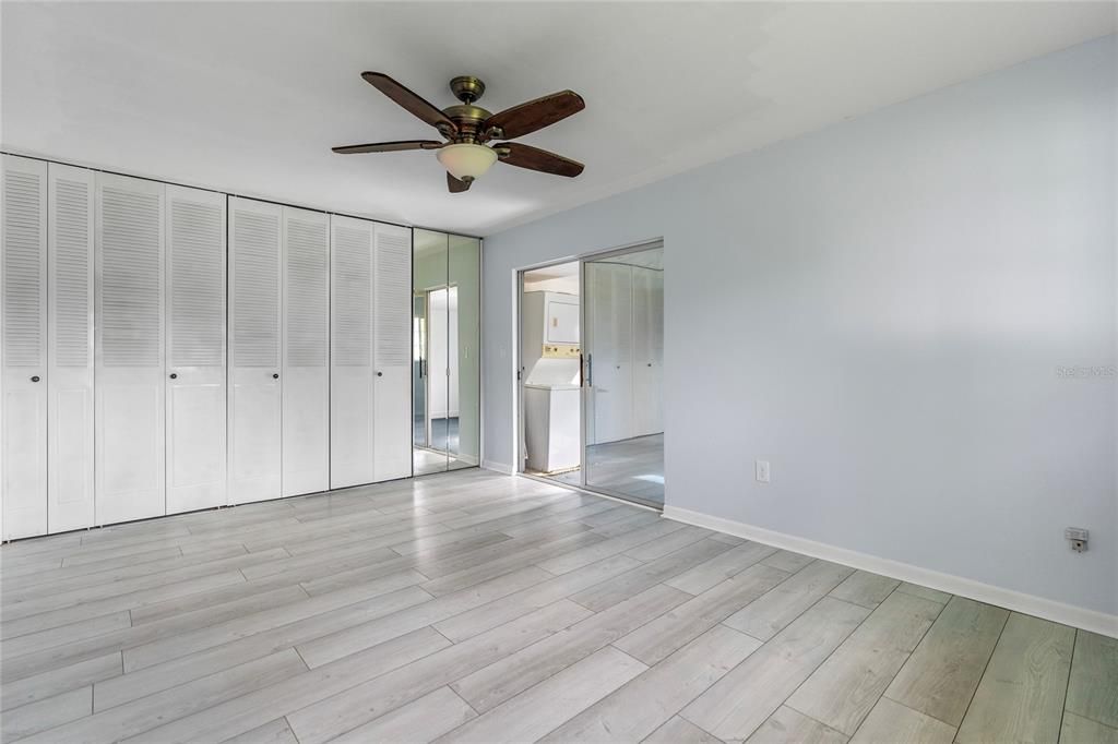 Active With Contract: $113,900 (1 beds, 1 baths, 800 Square Feet)