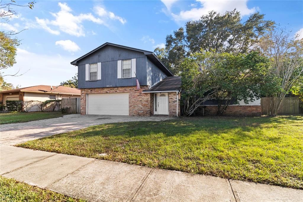 Recently Rented: $3,000 (3 beds, 2 baths, 1952 Square Feet)