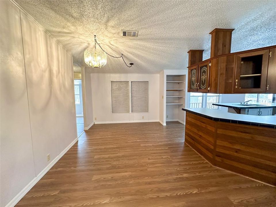 For Sale: $229,000 (4 beds, 2 baths, 1672 Square Feet)