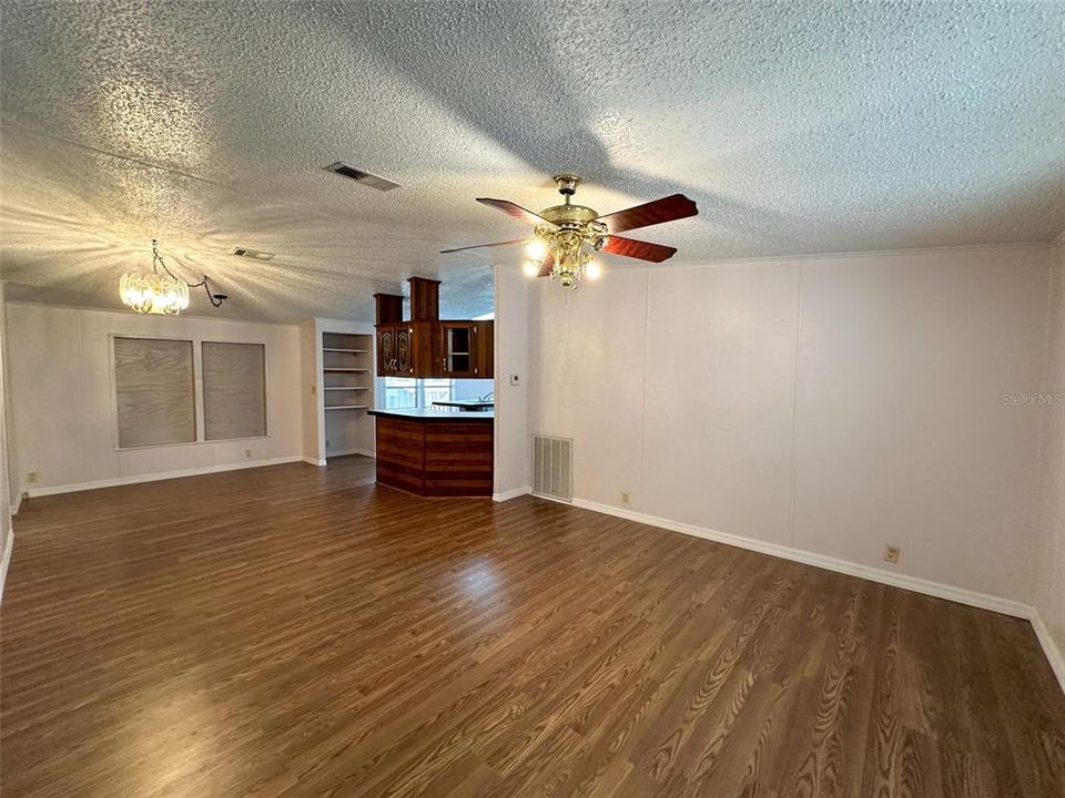 For Sale: $229,000 (4 beds, 2 baths, 1672 Square Feet)