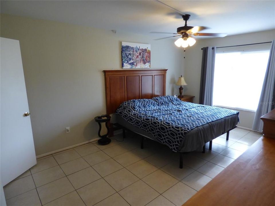 Active With Contract: $199,900 (2 beds, 2 baths, 1176 Square Feet)