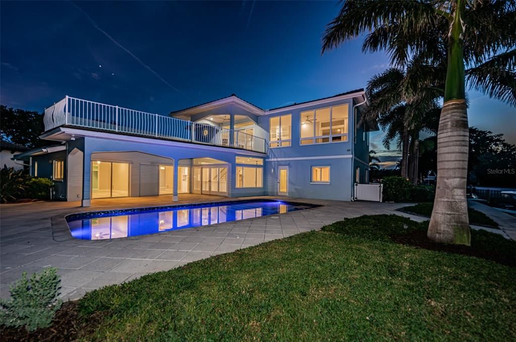Recently Sold: $2,895,000 (5 beds, 4 baths, 3565 Square Feet)
