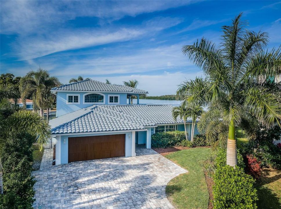 Recently Sold: $2,895,000 (5 beds, 4 baths, 3565 Square Feet)