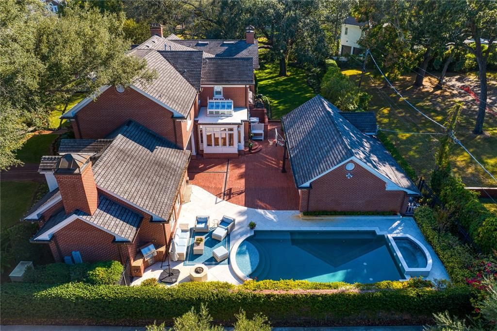 Recently Sold: $4,399,000 (6 beds, 5 baths, 6518 Square Feet)