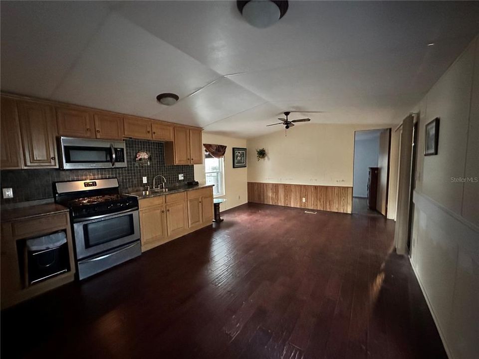 For Sale: $107,500 (2 beds, 2 baths, 644 Square Feet)