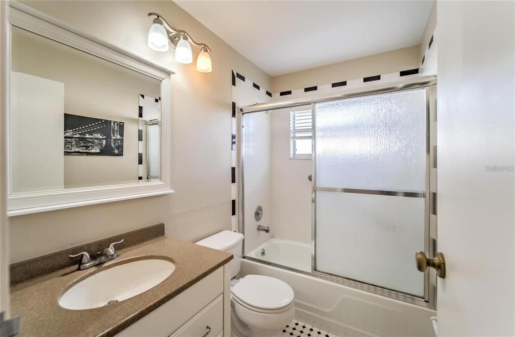 Active With Contract: $1,475 (2 beds, 2 baths, 960 Square Feet)