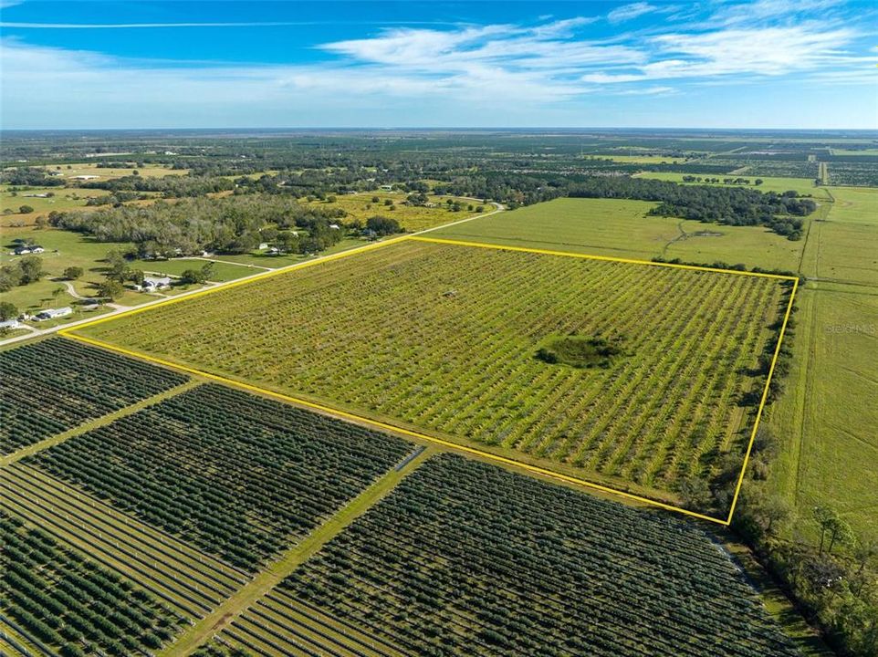 На продажу: $885,000 (40.00 acres)