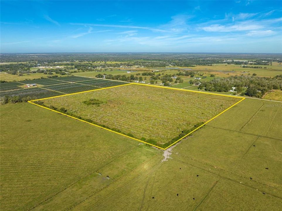 На продажу: $885,000 (40.00 acres)