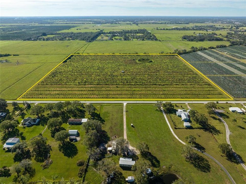 На продажу: $885,000 (40.00 acres)