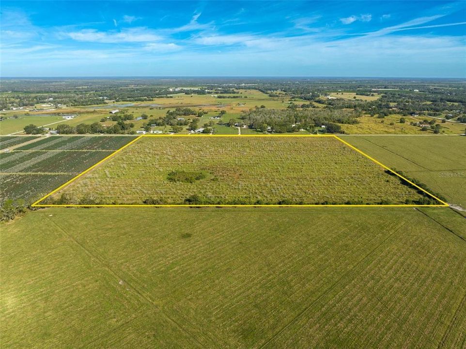 На продажу: $885,000 (40.00 acres)