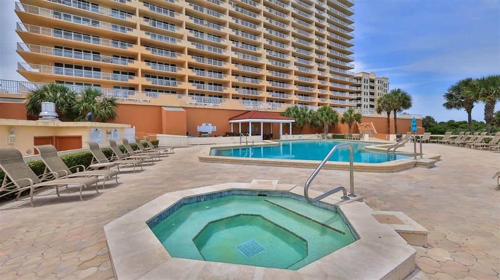 Recently Sold: $1,200,000 (2 beds, 2 baths, 1500 Square Feet)