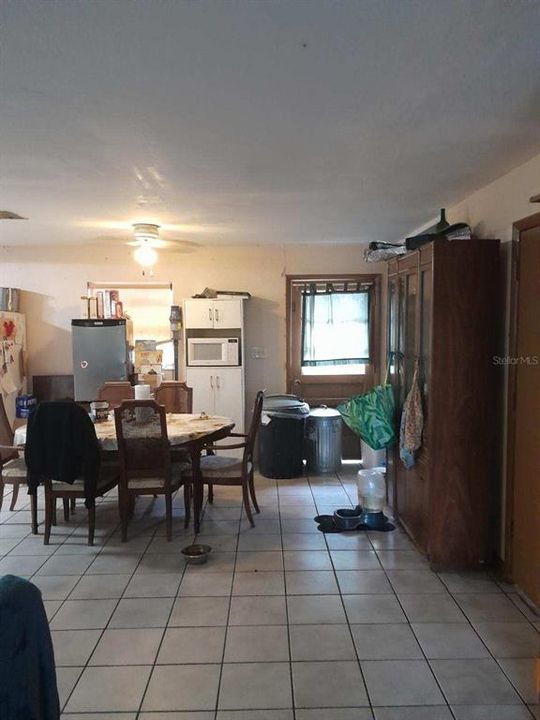 Vendido Recientemente: $400,000 (3 camas, 2 baños, 1736 Pies cuadrados)