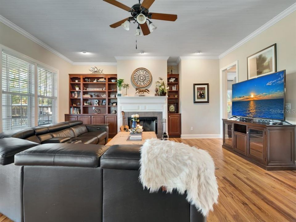 Recently Sold: $995,000 (3 beds, 3 baths, 2713 Square Feet)