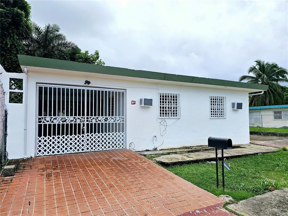 Activo con contrato: $145,000 (3 camas, 1 baños, 0 Pies cuadrados)