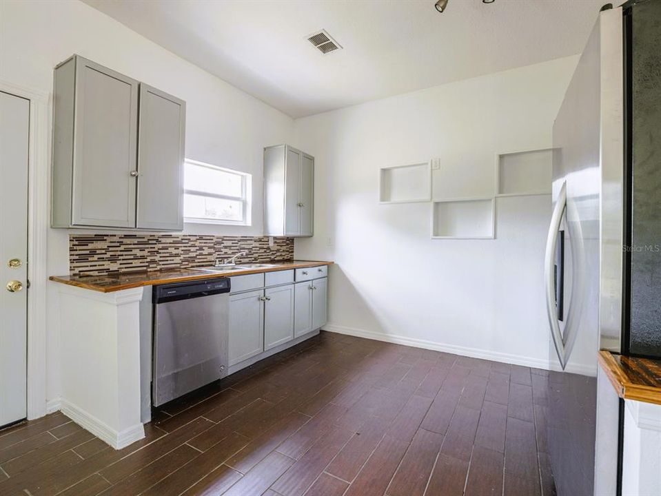 For Sale: $225,000 (3 beds, 2 baths, 1658 Square Feet)