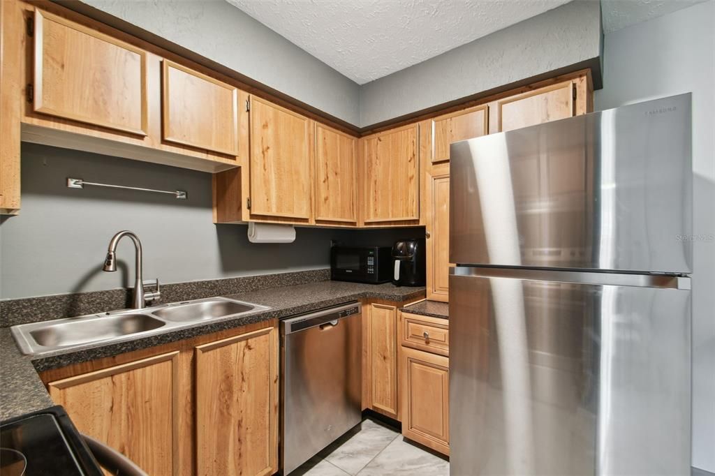 For Sale: $189,900 (2 beds, 1 baths, 800 Square Feet)