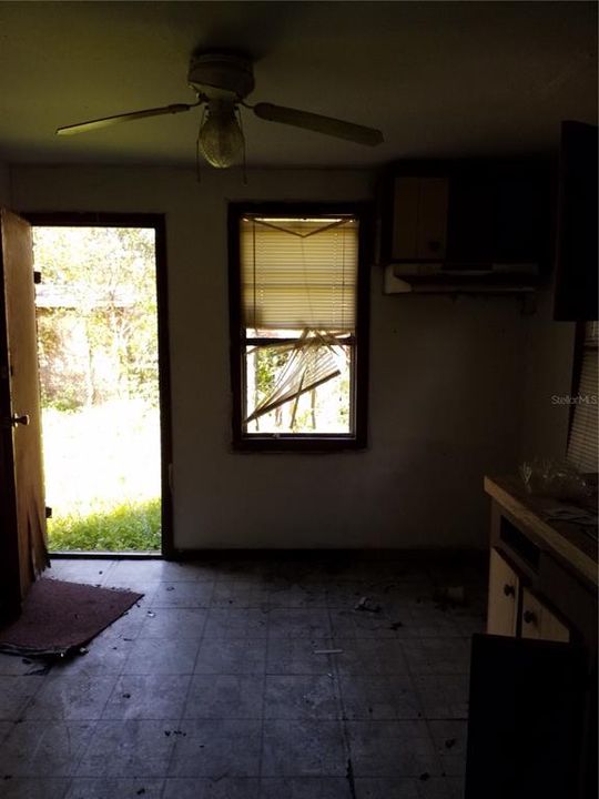 Vendido Recientemente: $75,000 (2 camas, 1 baños, 808 Pies cuadrados)