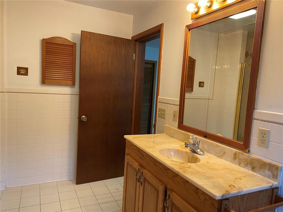 For Sale: $279,900 (2 beds, 1 baths, 1728 Square Feet)